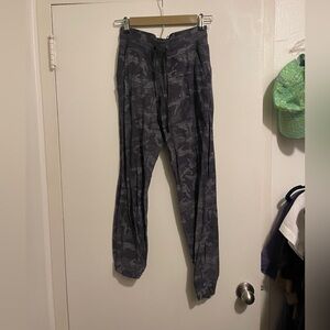 Lululemon Camouflage Jogger Pants - Gray